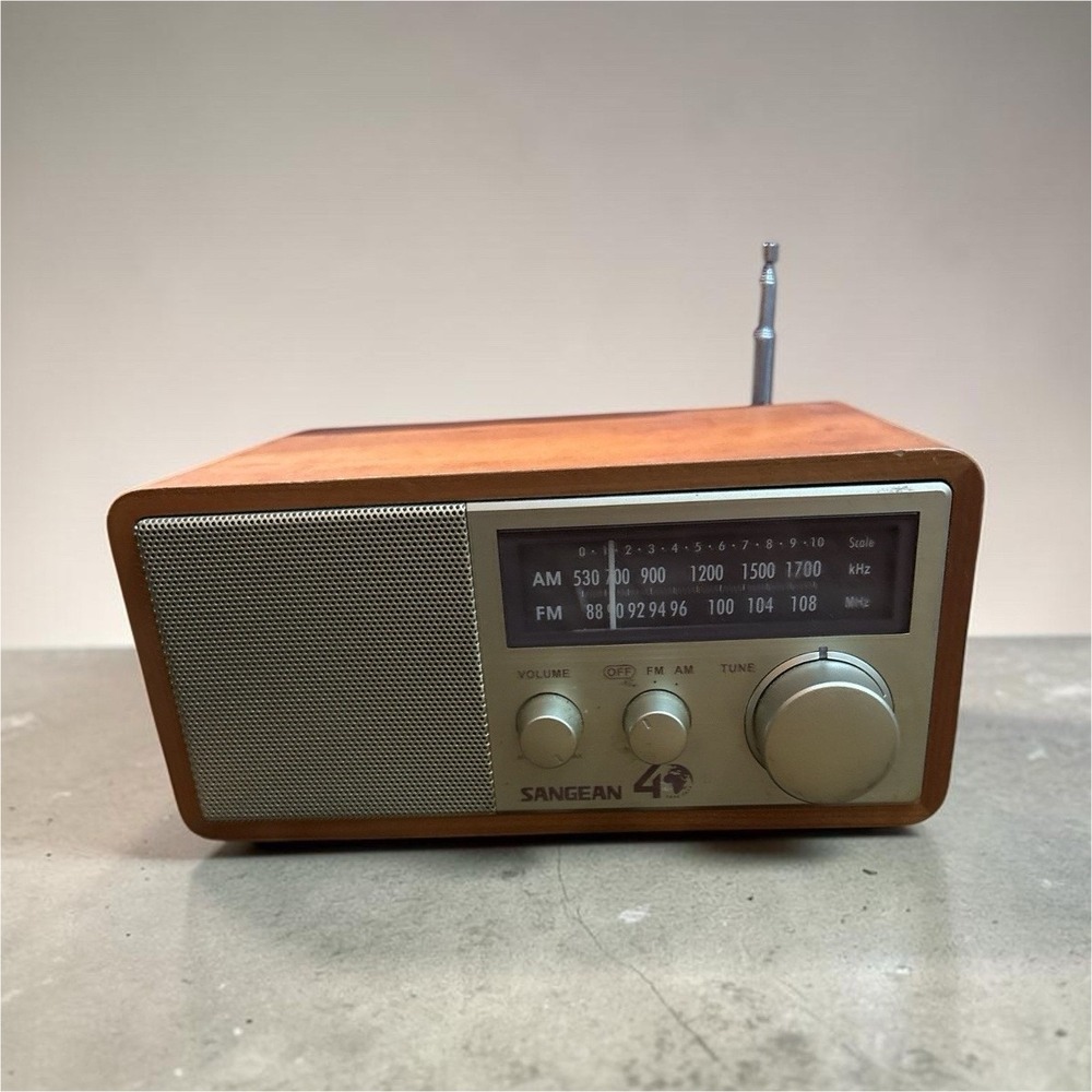 Sangean WR-11SE Portable AM/FM Radio, Brown/Silver, 3.5mm Aux 40th Anniversary
